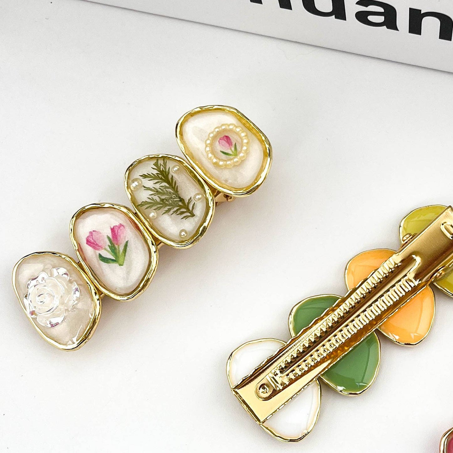 Retro Flower Clip